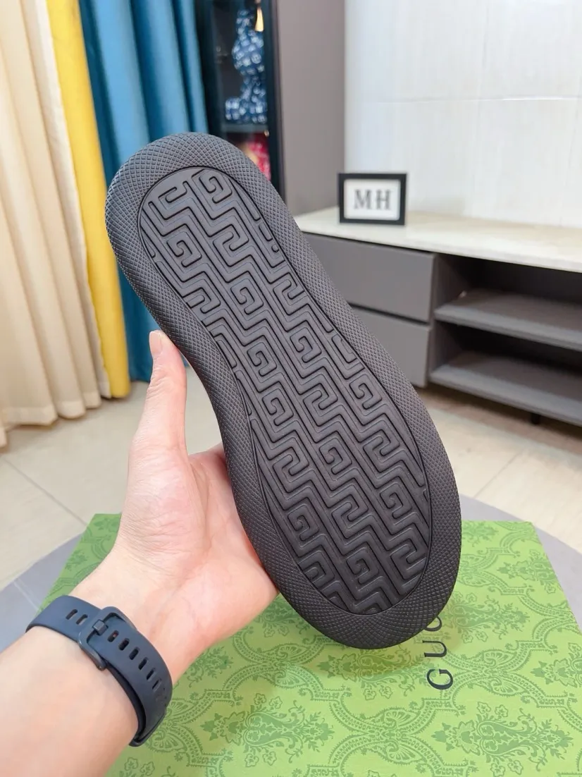 Factory price 480🌹🌹GUCCI [Gucci] New high-end brand of men's shoes, the latest fashionable casual men's shoes, trendy and versatile style, relaxed and sporty style, uppers imported from Italy, first-layer cowhide, genuine leather lining and ultra-fine workmanship. Original personalized fashionable rubber wear-resistant outsole, light and comfortable on the foot, size 38-44